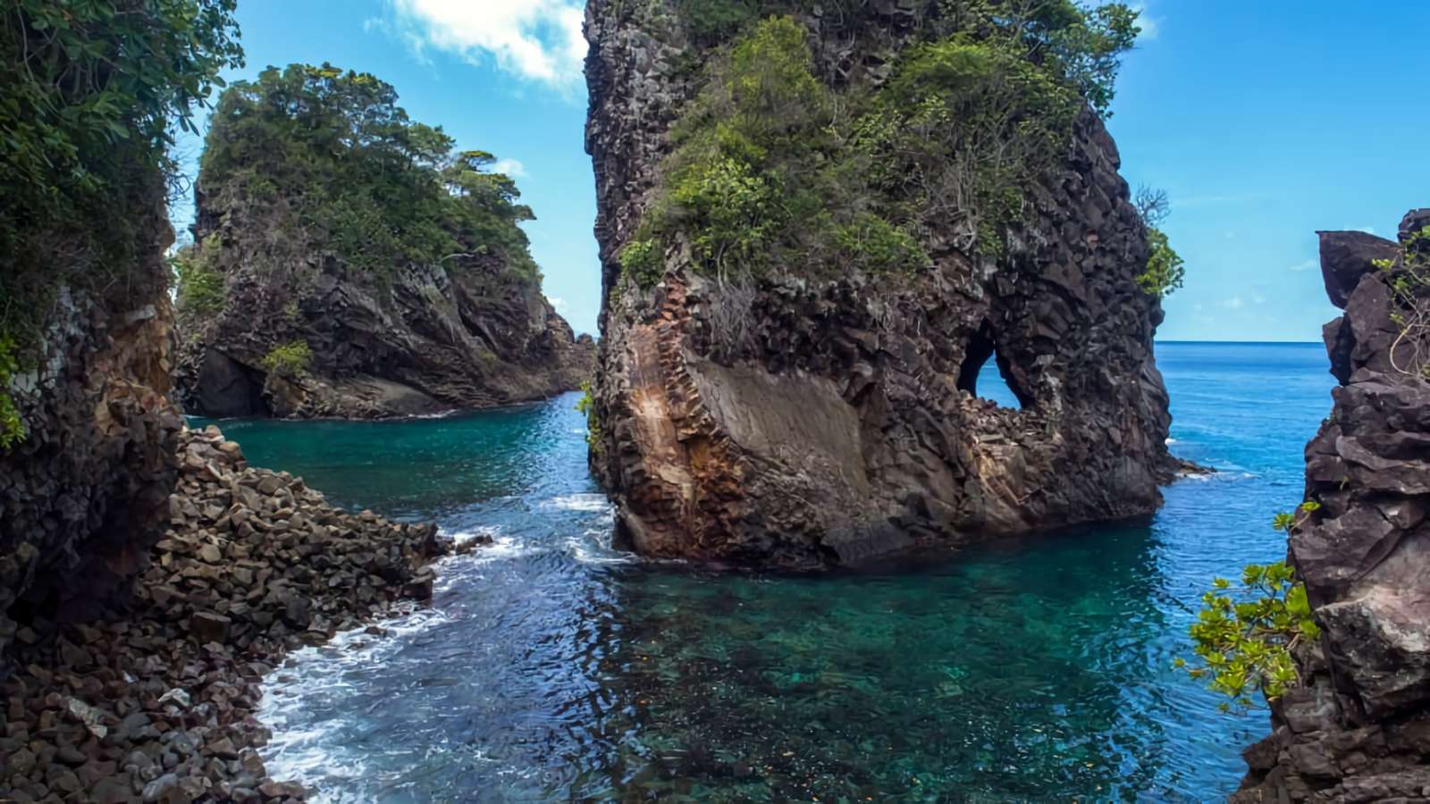 keindahan Gua Sarang