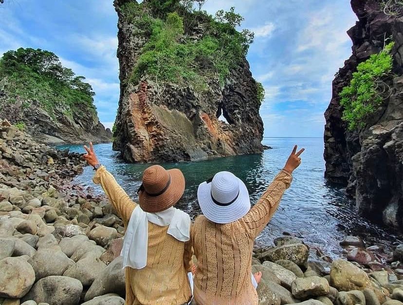 keindahan Gua Sarang